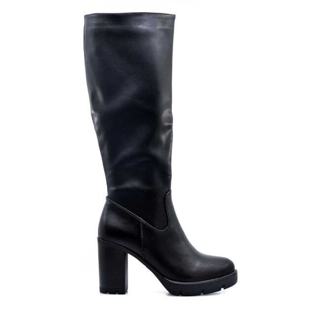 38704519-black-40 1